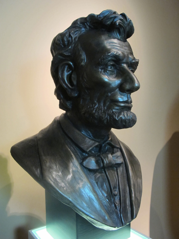Lincoln bust creates and excellent piece of metal art Investment Casting for Art